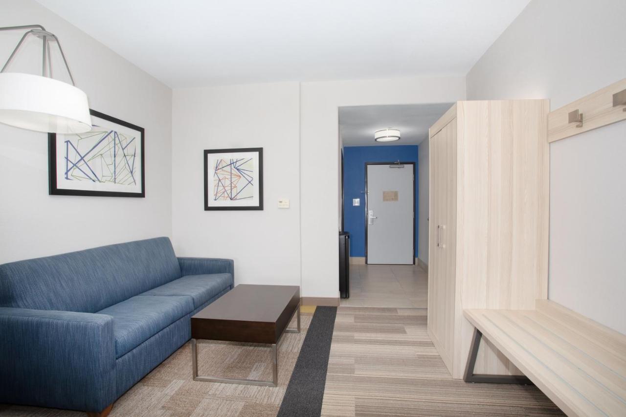 Holiday Inn Express & Suites Phoenix Glendale Dist By Ihg Номер фото