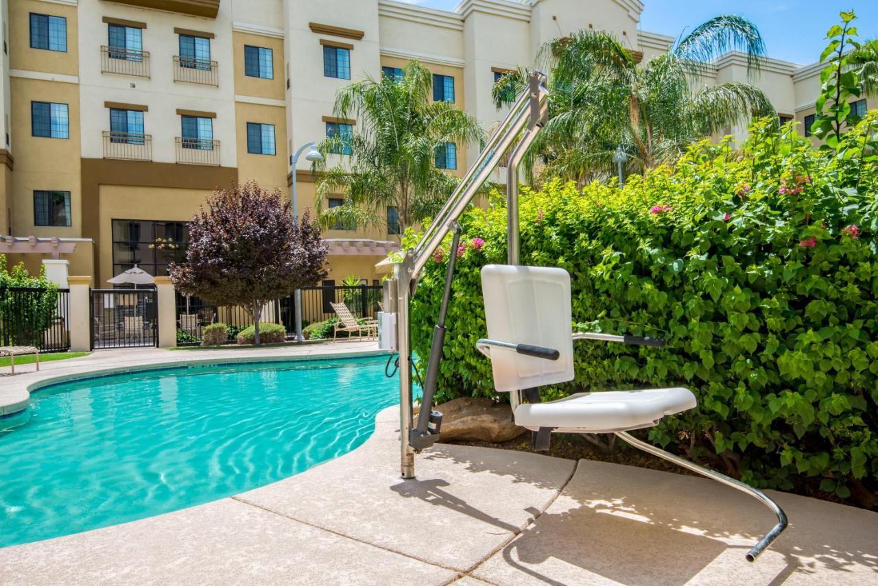 Holiday Inn Express & Suites Phoenix Glendale Dist By Ihg Екстер'єр фото
