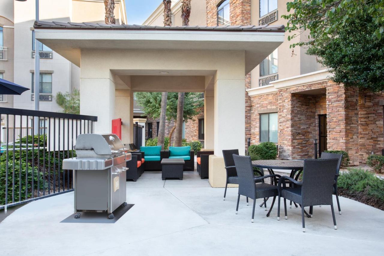 Holiday Inn Express & Suites Phoenix Glendale Dist By Ihg Екстер'єр фото