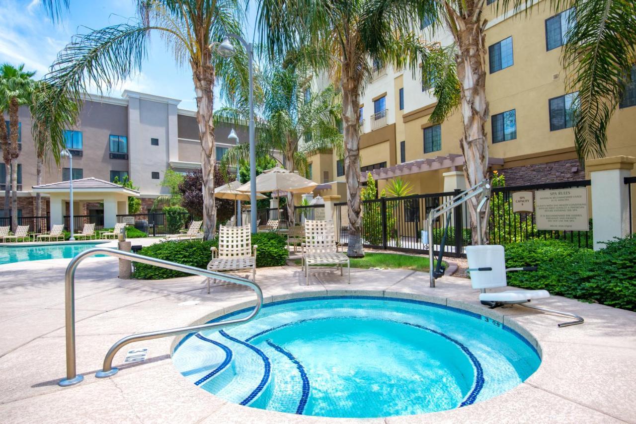 Holiday Inn Express & Suites Phoenix Glendale Dist By Ihg Екстер'єр фото