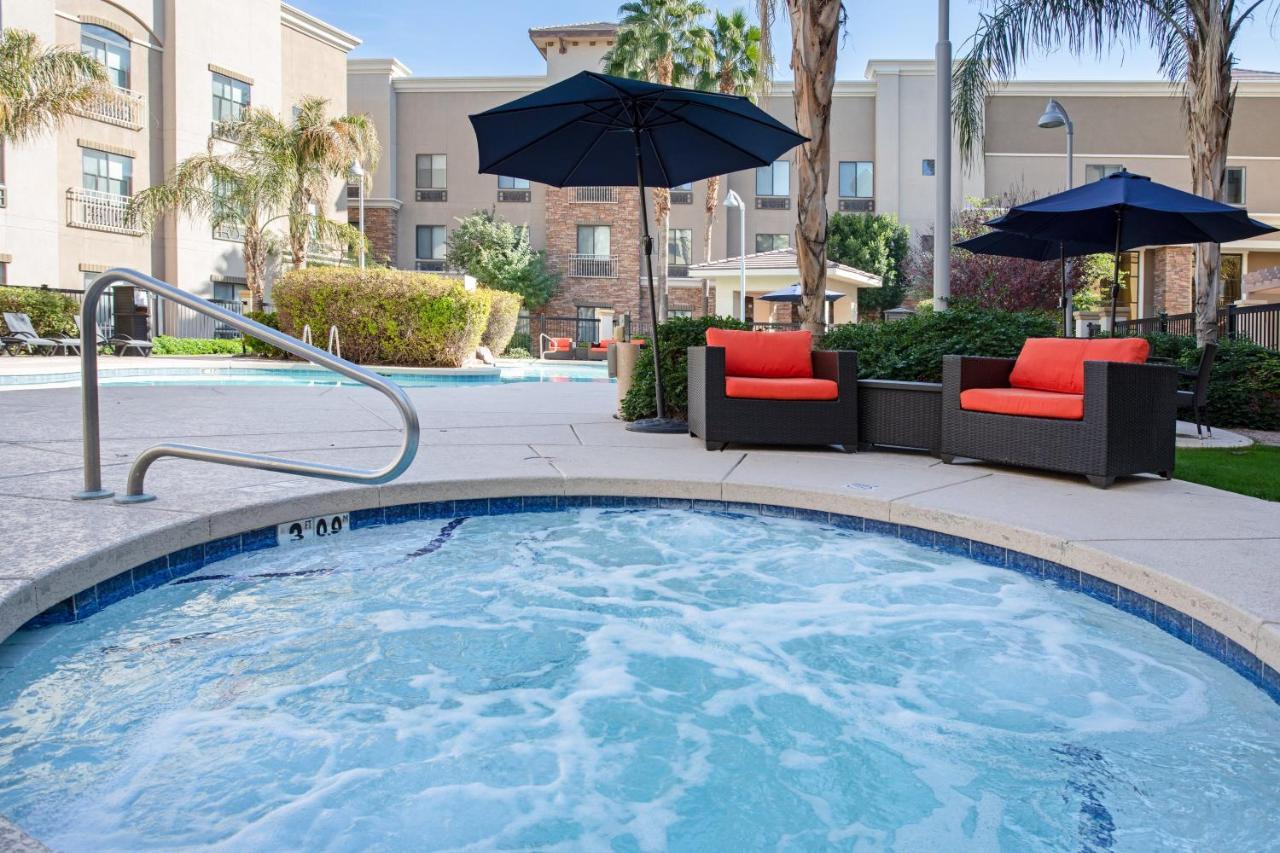 Holiday Inn Express & Suites Phoenix Glendale Dist By Ihg Екстер'єр фото