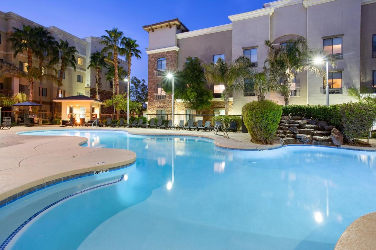 Holiday Inn Express & Suites Phoenix Glendale Dist By Ihg Екстер'єр фото